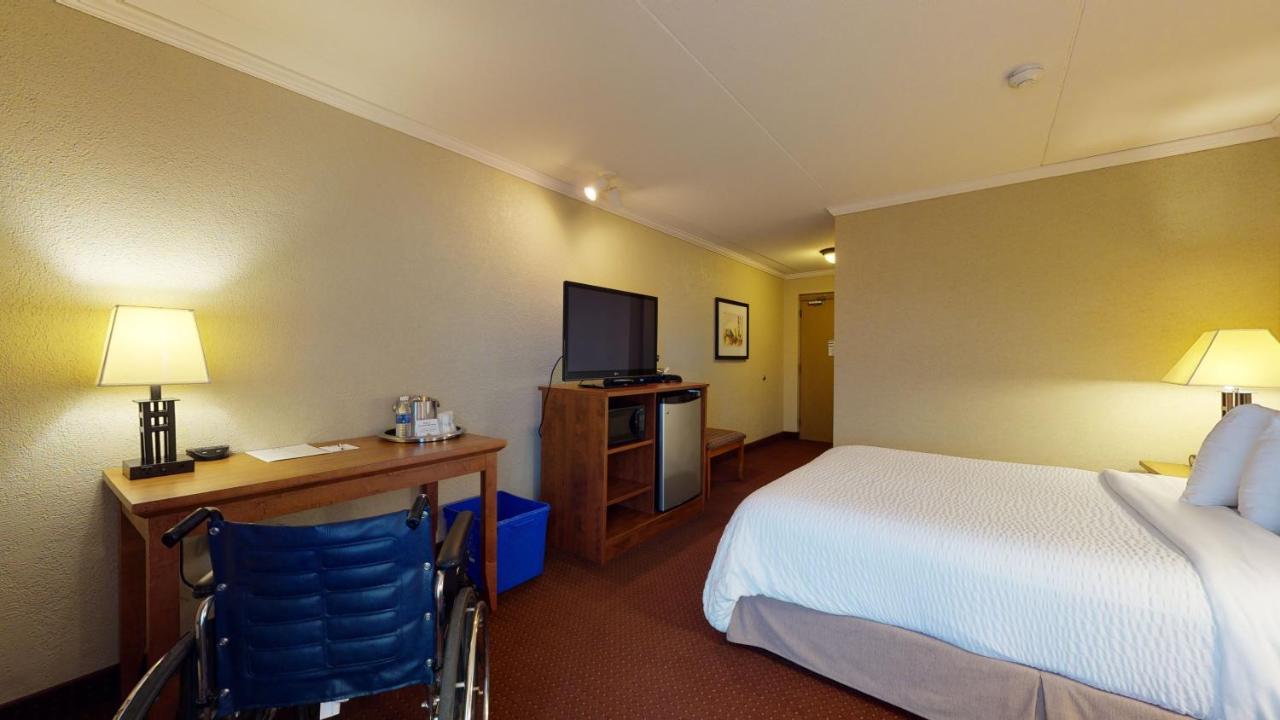 Best Western Plus Norwester Hotel & Conference Centre Тандер-Бей Экстерьер фото