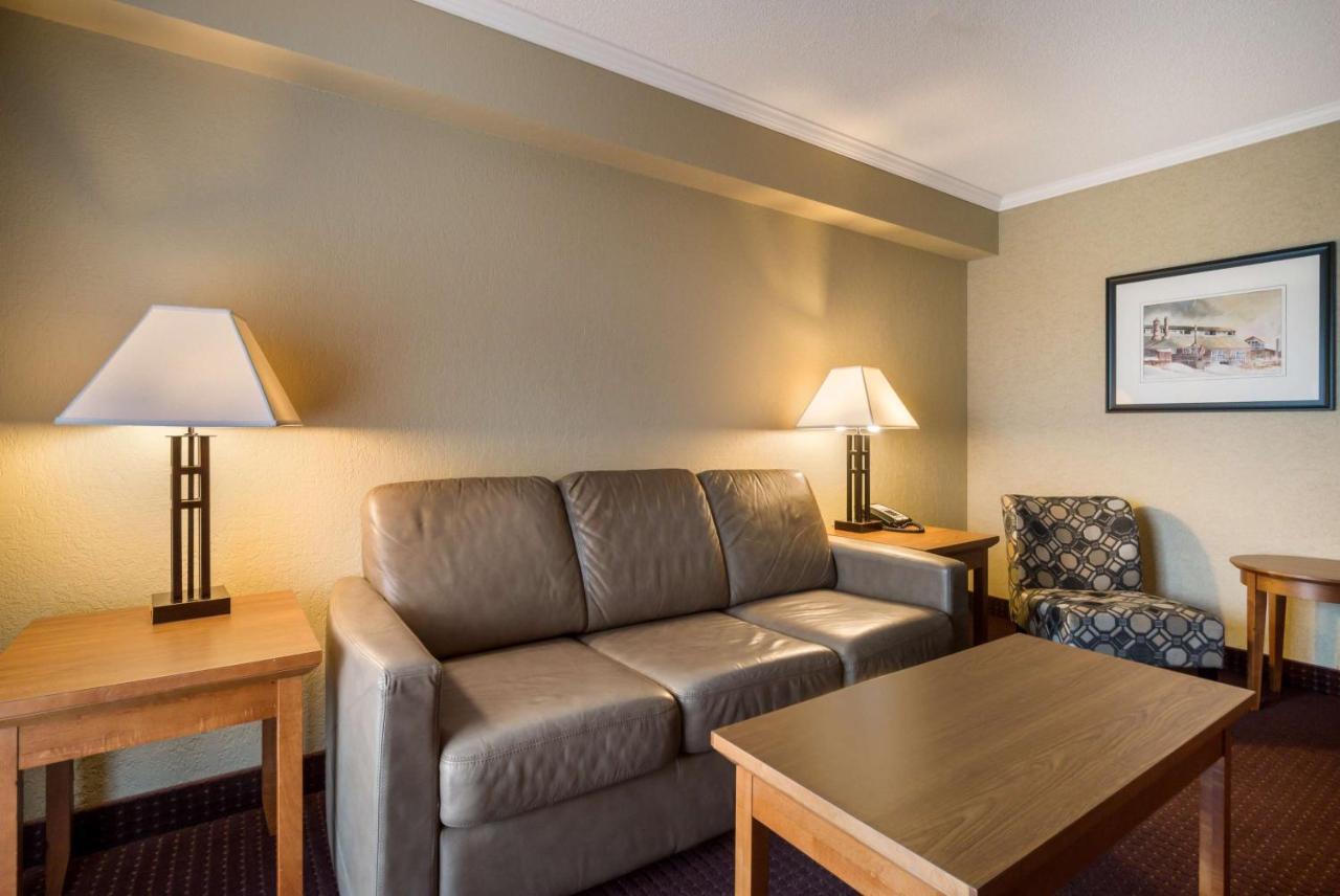 Best Western Plus Norwester Hotel & Conference Centre Тандер-Бей Экстерьер фото