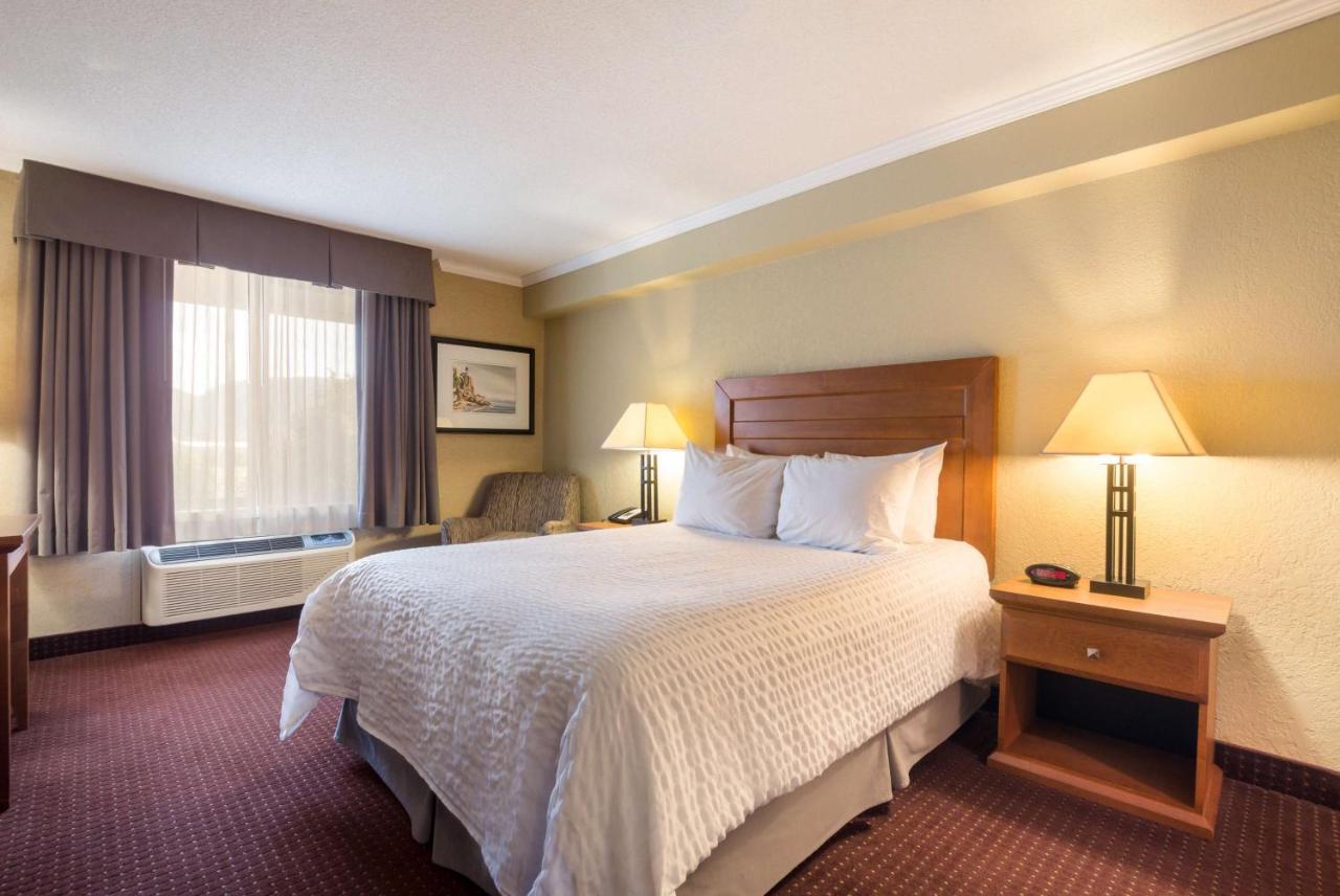 Best Western Plus Norwester Hotel & Conference Centre Тандер-Бей Экстерьер фото