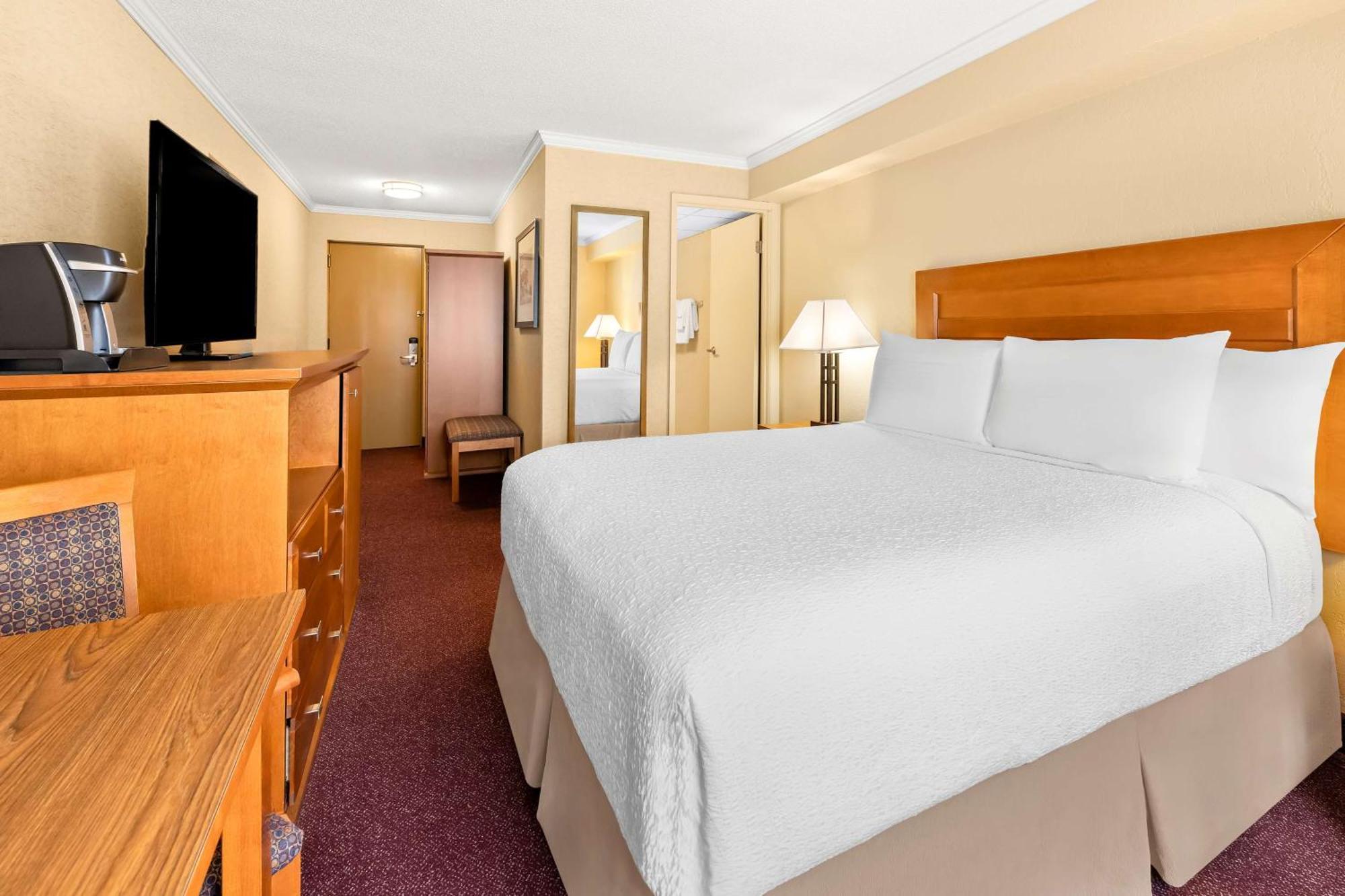 Best Western Plus Norwester Hotel & Conference Centre Тандер-Бей Экстерьер фото