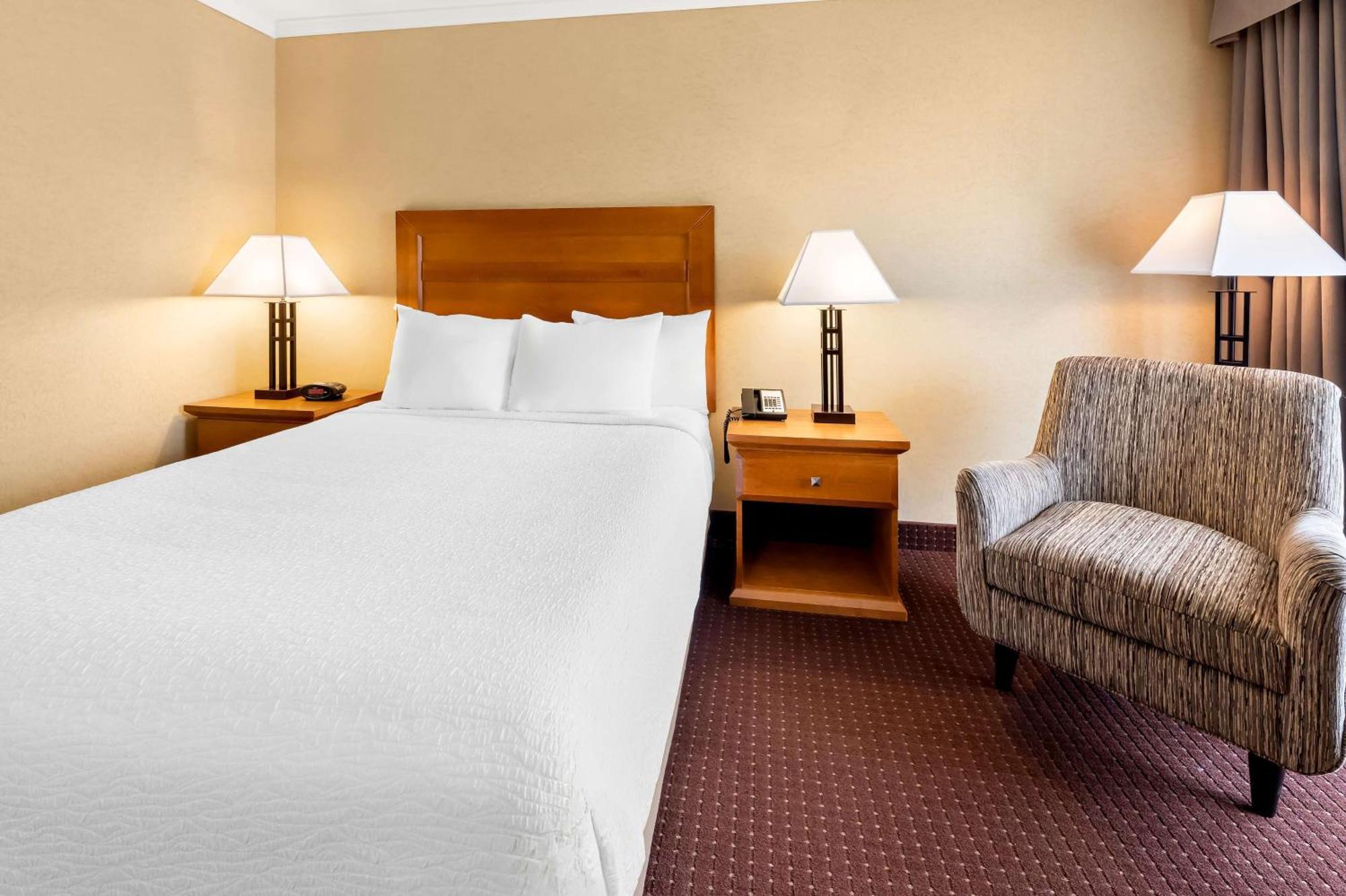Best Western Plus Norwester Hotel & Conference Centre Тандер-Бей Экстерьер фото