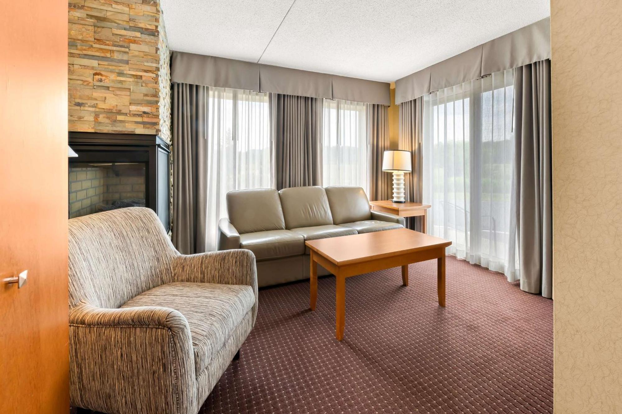 Best Western Plus Norwester Hotel & Conference Centre Тандер-Бей Экстерьер фото