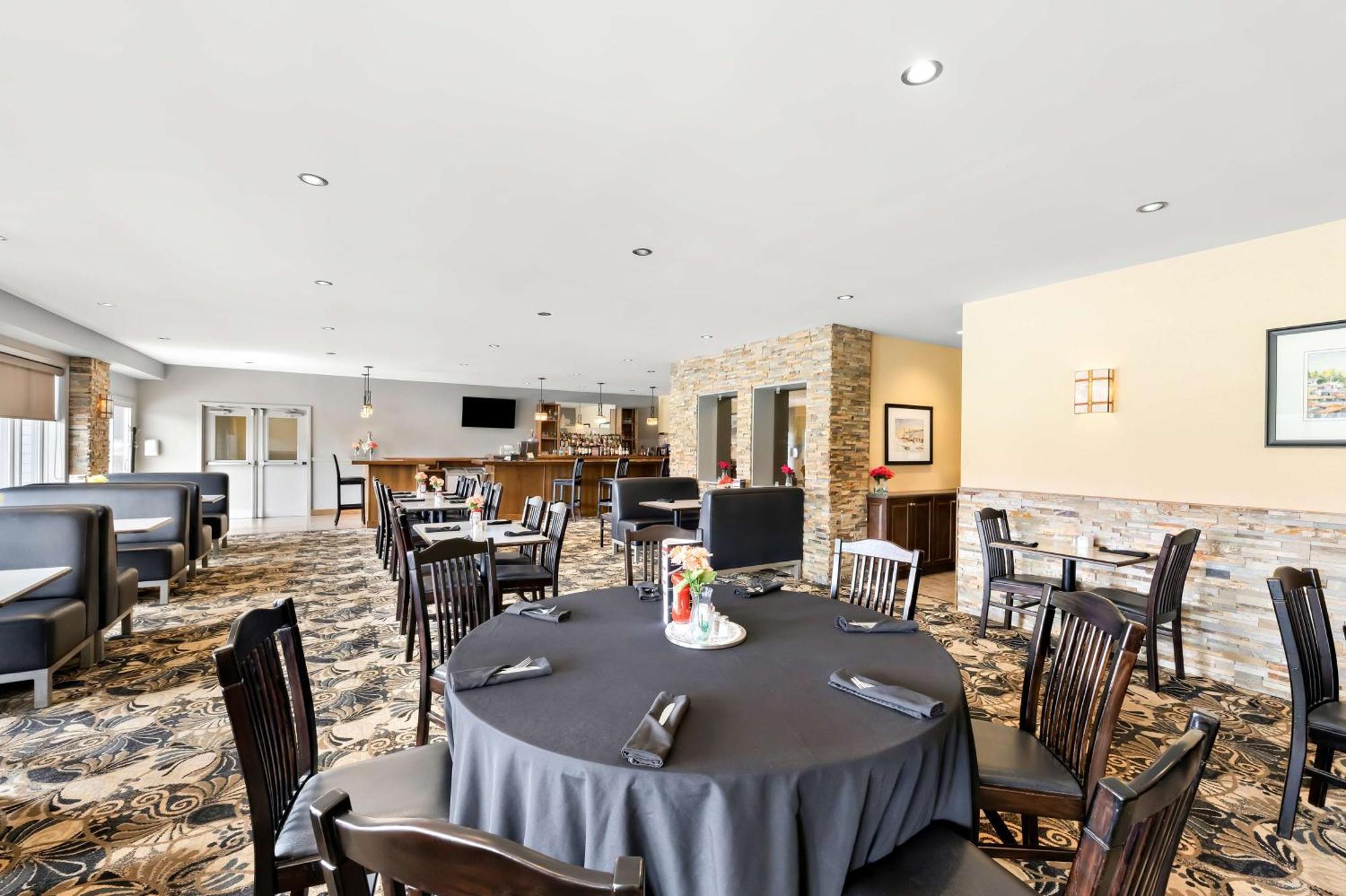 Best Western Plus Norwester Hotel & Conference Centre Тандер-Бей Экстерьер фото
