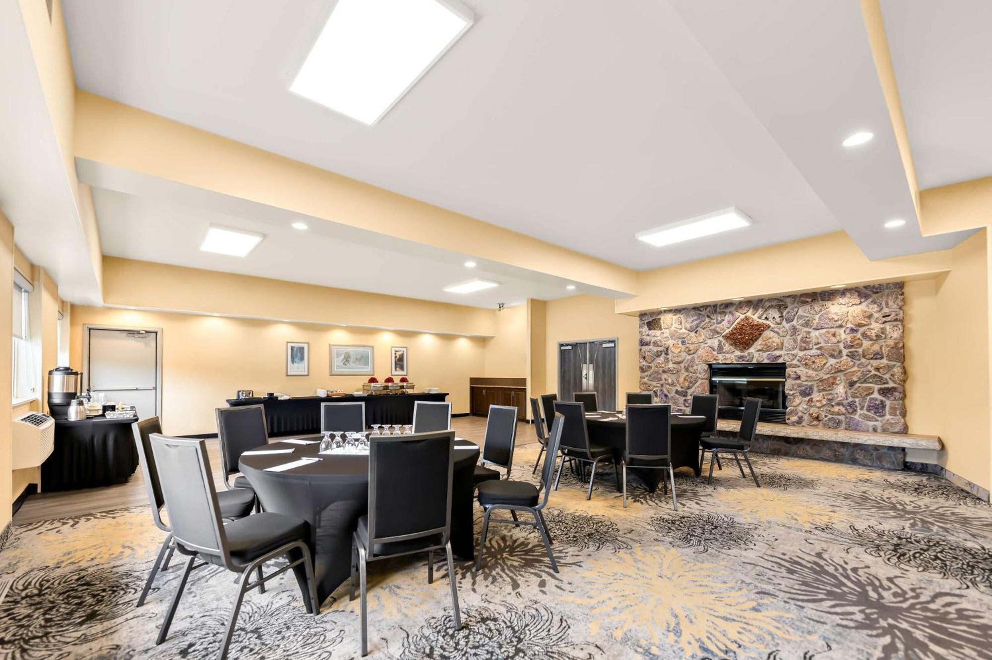 Best Western Plus Norwester Hotel & Conference Centre Тандер-Бей Экстерьер фото
