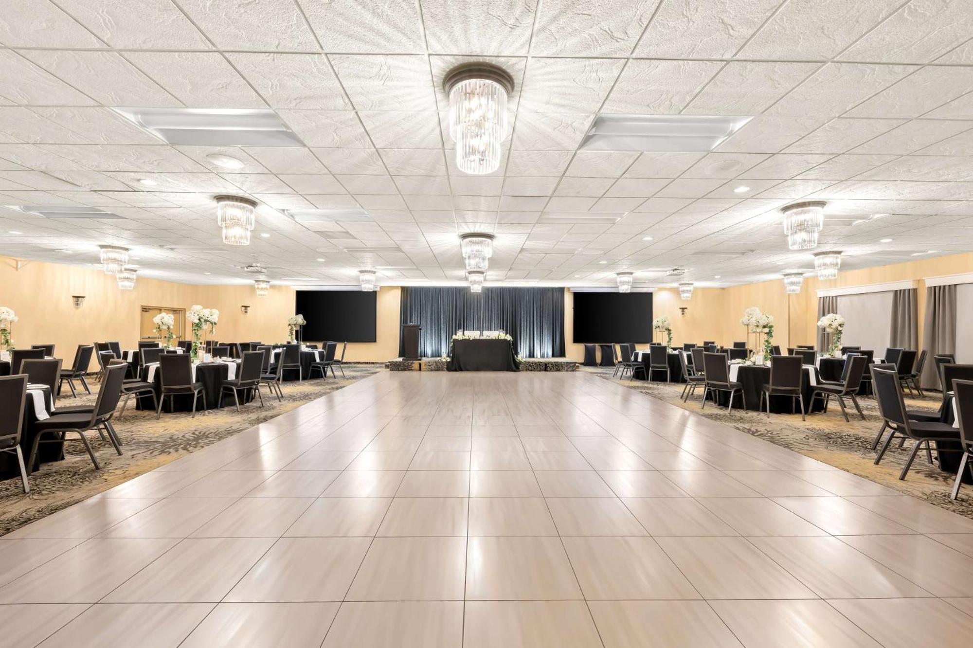 Best Western Plus Norwester Hotel & Conference Centre Тандер-Бей Экстерьер фото